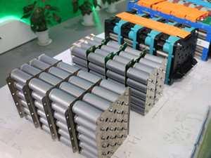 
                
	
                    
	3月15日晚间，坚瑞沃能发布公告称，公司全资子公司深圳市沃特玛电池有限公司近日与中山市绿博灯饰实业有限公司就产品采购事宜签署合同，产品包括规格型号为6.4V12Ah的储能电池2627.56万元，规格型号为9.6V20Ah的储能电池1.96亿元，规格型号为12.8V30Ah的储能电池3.78亿元。

	

	公告显示，绿博灯饰为灯饰设备专业制造商，2017年销售额18亿元，信用等级为AAA级，具有良好的社会信誉，资金实力较强